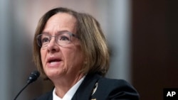 资料照片：海军上将丽莎·弗朗切蒂 2023年9月14日在参议院军事委员会提名听证会上讲话。