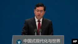 Menteri Luar Negeri China Qin Gang berbicara dalam sebuah acara di Shanghai, pada 21 April 2023. (Foto: AP/Ng Han Guan)