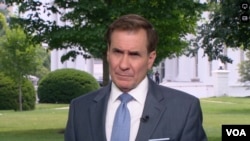 资料照片：白宫国家安全委员会战略沟通协调员约翰·科比在白宫接受美国之音波斯语组采访。(2023年6月9日)