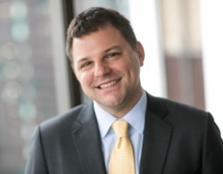 国际律师事务所哈里斯‧布里肯（Harris Bricken）的律师、曾在中国广州担任美国领事官员的王安平（Frederic Rocafort）(照片来源：Harris Bricken Sliwoski LLP.）