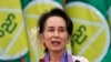 FILE - Pemimpin Myanmar saat itu Aung San Suu Kyi menyampaikan pidato di Naypyitaw, Myanmar, 28 Januari 2020. (AP)