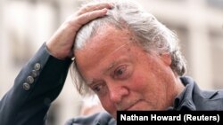 Stiv Banon nakon sudske odluke da se 1. jula pojavi na odsluženju zatvorske kazne (REUTERS/Nathan Howard)