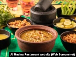 Haleem, masakan berbahan ayam dan kacang lentil, salah satu menu Restoran Al-Madani di Maryland. (Foto: website Al-Madina)