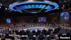 世界领导人在美国华盛顿出席北约成立75周年峰会期间举行的北约--乌克兰理事会会议。(2024年7月11日)