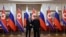 Dalam foto yang didistribusikan oleh lembaga negara Rusia Sputnik, Presiden Rusia Vladimir Putin berjabat tangan dengan pemimpin Korea Utara Kim Jong Un pada pertemuan di Pyongyang, 19 Juni 2024. (Gavriil Grigorov/ Pool / AFP)