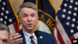 ARHIVA - Američki kongresmen Rob Vitman govori tokom pretresa pred Specijalnim odborom Predstavničkog doma posvećenom odgovoru Kini, na Kapitol hilu, u Vašingtonu, 28. februara 2023.