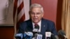 Senator AS Bob Menendez berbicara dalam konferensi pers di Union City, New Jersey, pada 25 September 2023. (Foto: AP/Andres Kudacki)