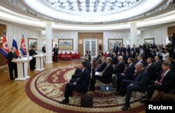 19일 북한을 방문 중인 블라디미르 푸틴 러시아 대통령과 김정은 북한 국무위원장이 정상회담 후 기자회견을 갖고 있다.