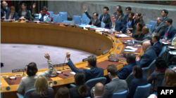 유엔 안보리가 28일 전체회의를 열고 대북제재위원회 산하 전문가패널의 임기를 내년 4월까지 1년 연장하는 내용의 결의안을 표결에 부쳤지만, 상임이사국인 러시아의 거부권 행사로 결의안은 부결됐다.
