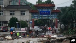 北京门头沟区遭洪水袭击道路被毁。（2023年7月31日）