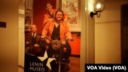 Lenjinov muzej u Tampereu sadrži reference na logore za prinudni rad i masovna ubistva u SSSR-u, ali i humoristički pristup ruskim diktatorima.