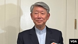 台湾经济部长郭智辉2024年6月23日在华盛顿接受媒体采访。（美国之音记者李逸华拍摄）