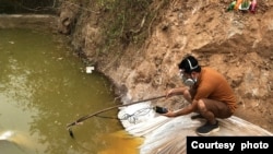 ក្រុម​បេសកកម្ម​រួមគ្នា​របស់​គណៈ​កម្ម​ការ​ទន្លេ​មេគង្គ​និង​ដៃគូ​ ​ចុះ​ត្រួត​ពិនិត្យ​គុណភាព​ទឹក​នៅ​ថ្ងៃទី៧ មេសា ឆ្នាំ២០២៤ នៅ​តាម​ប្រឡាយ ស្ទឹង​ណាំខាន់ និងទន្លេមេគង្គ។ (Facebook/Mekong River Commission)