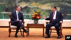 California Governor Gavin Newsom meets with Chinese President Xi Jinping at the Great Hall of the People in Beijing on Oct. 25, 2023. (Office of the Governor of California via AP)