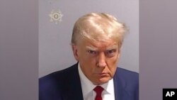 Policijska fotografija bivšeg predsednika SAD Donalda Trampa (Foto: Fulton County Sheriff's Office via REUTERS)