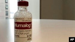 Botol berisi insulin merek Humalog yang diproduksi oleh Eli Lilly terlihat dalam foto yang diambil di New York, pada 1 Maret 2023. (Foto: AP/Pablo Salinas)
