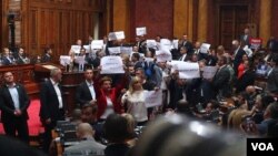 Sednica Skupštine Srbije na kojoj je deo opozicije pokušavao da blokra rad parlamenta (Foto: Fonet)