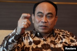 Menteri Komunikasi dan Informatika (Menkominfo) Budi Arie Setiadi saat diwawancarai Reuters di Jakarta, 8 Mei 2024. (Foto: Ajeng Dinar Ulfiana/Reuters)