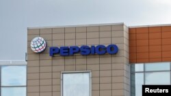 ILUSTRASI - Pabrik PepsiCo di Azov, wilayah Rostov, Rusia 9 Maret 2022. (REUTERS/Sergey Pivovarov)