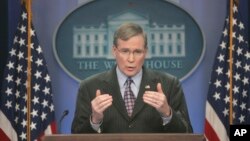 រូបឯកសារ៖ លោក Stephen Hadley នៅ​ពេល​ដែល​លោក​នៅ​ជា​ទីប្រឹក្សា​សន្តិសុខ​ជាតិ​ថ្លែង​ទៅ​កាន់​អ្នកសារព័ត៌មាន​នៅ​សេតវិមាន​ក្នុង​រដ្ឋធានី​វ៉ាស៊ីនតោន កាលពី​ថ្ងៃទី៣ ខែធ្នូ ឆ្នាំ២០០៧។