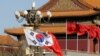 Bendera China dan Korea Selatan berkibar di gerbang lapangan Tiananmen dalam kunjungan Presiden Korea Selatan saat itu, Moon Jae-in, ke Beijing, pada 15 Desember 2017. (Foto: Reuters/Jason Lee)