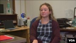Hallie Lauer covers city hall in Pittsburgh for the Pittsburgh Post-Gazette. (Cristina Caicedo-Smit/VOA)