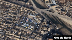 개성 시내 버스 차고지를 촬영한 위성사진에서 한국 버스 60대가 발견됐다. 자료=Airbus (via Google Earth)