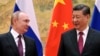 Presiden China Xi Jinping, kanan, dan Presiden Rusia Vladimir Putin berpose untuk foto selama pertemuan mereka di Beijing, China, pada 4 Februari 2022.