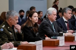 美国情报界领导人在国会参院情报委员会举行的年度全球对美安全威胁的听证会上。（2023年3月9日）