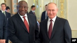 Photo from RIA Novosti, Russian President Vladimir Putin, right, and South African President Cyril Ramaphosa at meeting with African leaders, St. Petersburg, Russia, June 17, 2023.