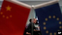 中国欧盟商会会长彦辞（Jens Eskelund）在北京举行的欧洲企业在华商业信心调查发布会上发表讲话。（2023年6月21日）