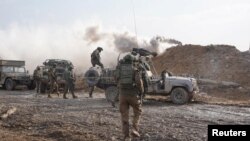 Tentara Israel beroperasi di Jalur Gaza di tengah konflik yang sedang berlangsung antara Israel dan kelompok Islam Palestina Hamas, dalam gambar selebaran yang dirilis pada 14 Desember 2023. (Pasukan Pertahanan Israel/Handout via REUTERS)