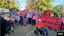 Transparenti koje su nosili učesnici Parade ponosa u Beogradu 9. septembra 2023. godine