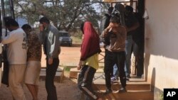 Thailand mendeportasi 10 warga China yang diduga terlibat dalam kasus penculikan seorang aktor yang kemudian diselamatkan dari pusat penipuan siber di Myanmar. (Foto: Ilustrasi/AP)