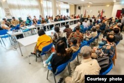 Menko Polhukam Mahfud MD dan Menkumham Yasonna Laoly melakukan pertemuan dengan warga eksil di Belanda. (Foto: Kemenko Polhukam)