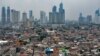 Permukiman padat terlihat di pusat kota Jakarta, pada 30 September 2021. (Foto: AFP/Bay Ismoyo)