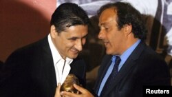 Darko Pančev i Mišel Platini u Skoplju 2006. (Foto: REUTERS/Ognen Teofilovski)