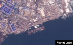 남포 컨테이너 항의 10일 모습. 컨테이너가 가득 차 있다. 사진=Planet Labs