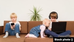 Generacija Alfa je prva generacija koja je rođena u društvu u kojem su pametni telefoni normalna stvar.