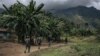 Des soldats congolais patrouillent dans le village de Mwenda, récemment attaqué par le groupe armé des Forces démocratiques alliées (ADF), dans le secteur de Rwenzori, au nord-est de la RDC, le 23 mai 2021.