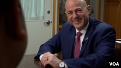 Bill Bazzi melarikan diri dari peperangan yang terjadi di negara asalnya, Lebanon, ke AS ketika berusia 12 tahun hingga akhirnya terpilih sebagai wali kota Dearborn Heights pada 2021. (Foto: VOA)