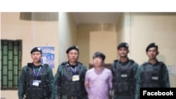 លោក ស្រី ស៊ីណា ត្រូវបាន​ចាប់ខ្លួន​បន្ទាប់​ពី​បាន​បាញ់សម្លាប់មនុស្ស​ពីរនាក់​ថ្ងៃទី១៧ មិថុនា ឆ្នាំ២០២៤​នៅ​ក្នុងរាជធានីភ្នំពេញប្រទេស​កម្ពុជា។