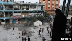 6일 가자지구 중부 누세이라트 난민 캠프에 팔레스타인 난민들이 머물고 있다. (자료사진)