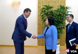 25일 북한 관영매체 조선중앙통신이 최선희 북한 외무상과 북한을 방문 중인 막심 리젠코프 벨라루스 외교장관이 24일 만수대의사당에서 회담을 가졌다고 보도했다. (사진출처: 조선중앙통신)