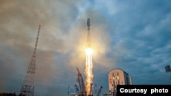 资料照 - 俄罗斯47年后第一次月球着陆计划。“Luna-25“火箭在月球表面着陆时失去控制而撞向月面,导致此次登月计划失败。该照片为Luna-25火箭在地球发射时的景象,照片由euters从Roscosmos/Vostochny Space Centre/Handout提供。