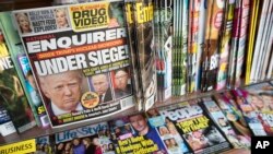 FILE - Deretan tabloid dan majalah di sebuah kios di New York, Amerika Serikat. (AP/Mary Altaffer, File)