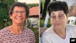 Yocheved Lifshitz, hagu da Nurit Cooper, dama da Hamas ta sako a ranar Litinin (Hoto: AP)