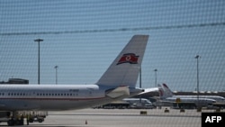 지난 8월 북한 평양 순안공항을 이룩한 고려항공 여객기가 중국 베이징 서우두 공항에 착륙했다.