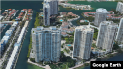 3D "Google Earth" ilustracija zgrade "2600 Island Blvd – Residence du Cap" (lijevo), u kojoj je Abramov u prošlosti imao stan, u Aventuri na Floridi.