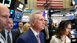 美国众议院议长凯文·麦卡锡2023年4月17日在纽约证券交易所发表演讲。